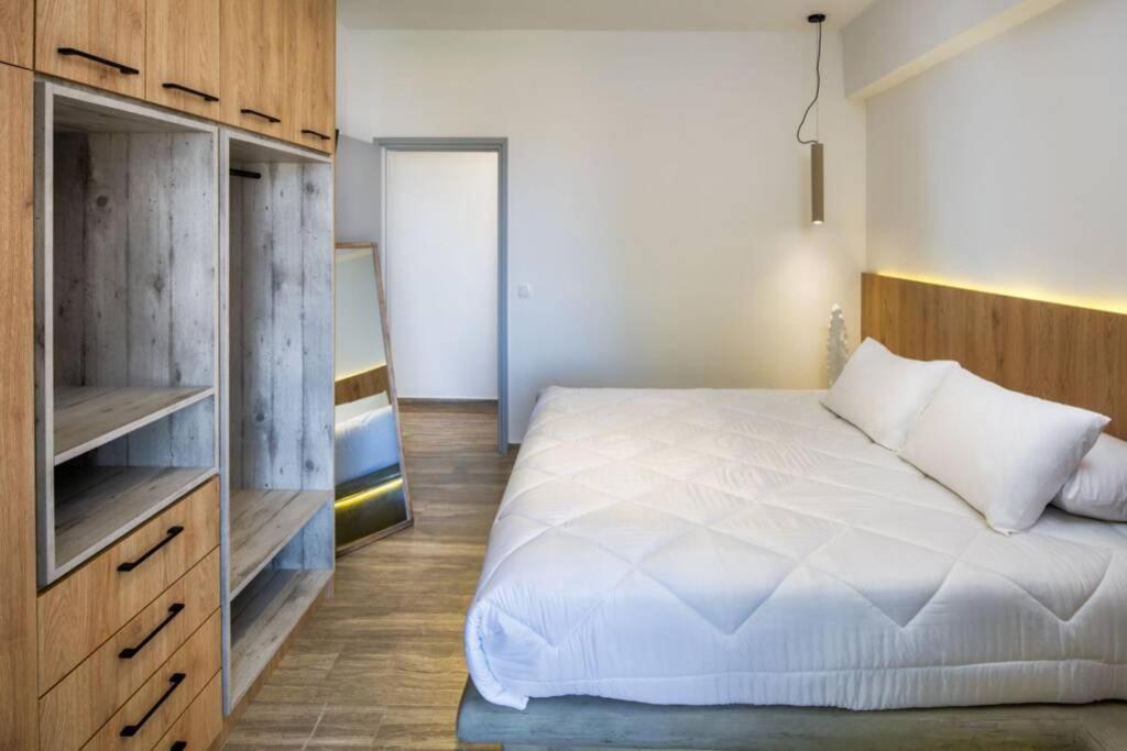 Christianna & George Luxury Hot Tub Apartment 산토리니 외부 사진