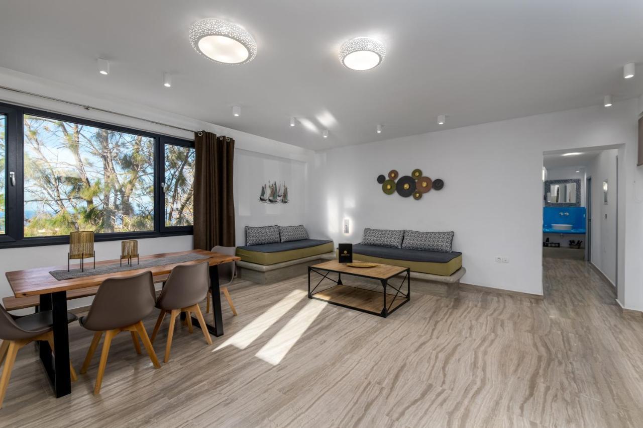 Christianna & George Luxury Hot Tub Apartment 산토리니 외부 사진