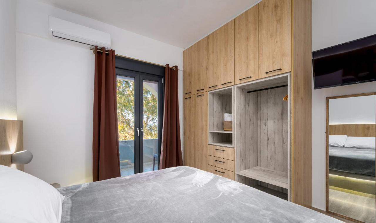 Christianna & George Luxury Hot Tub Apartment 산토리니 외부 사진