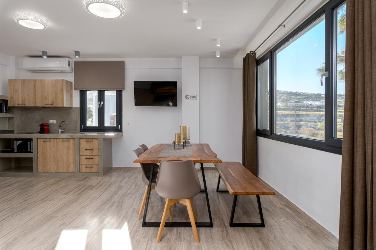 Christianna & George Luxury Hot Tub Apartment 산토리니 외부 사진