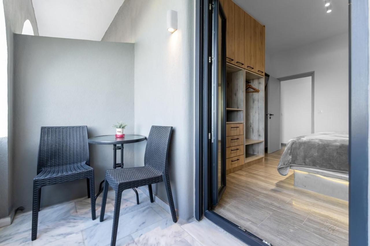 Christianna & George Luxury Hot Tub Apartment 산토리니 외부 사진